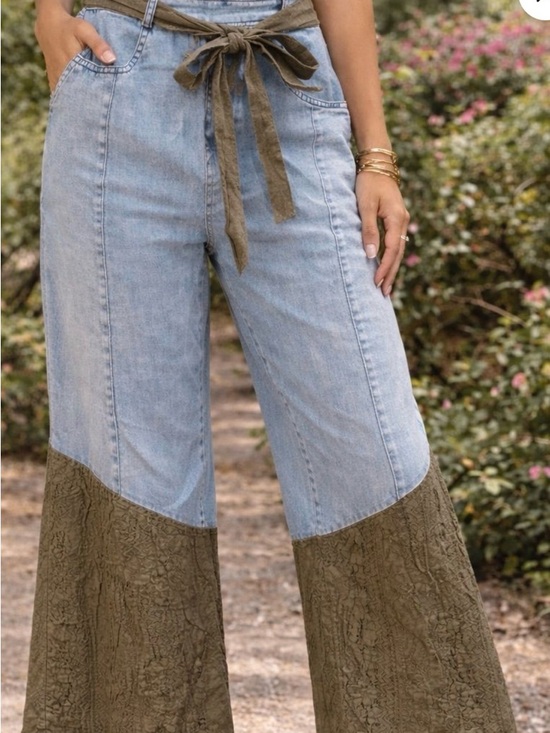 Young Threads Denim - Young Threads Wide Leg Two-Tone Lace Trim Jeans - Olive/Light Wash NWT